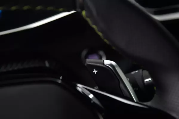 Peugeot 2008 1.2 PureTech GT EAT8 21