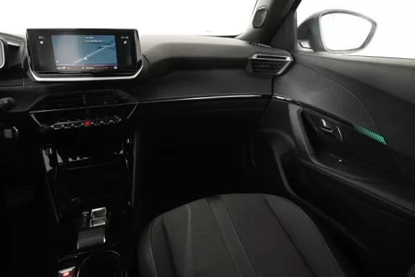 Peugeot 2008 1.2 PureTech Allure Pack EAT8 17