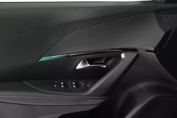 Peugeot 2008 1.2 PureTech Allure Pack EAT8 19