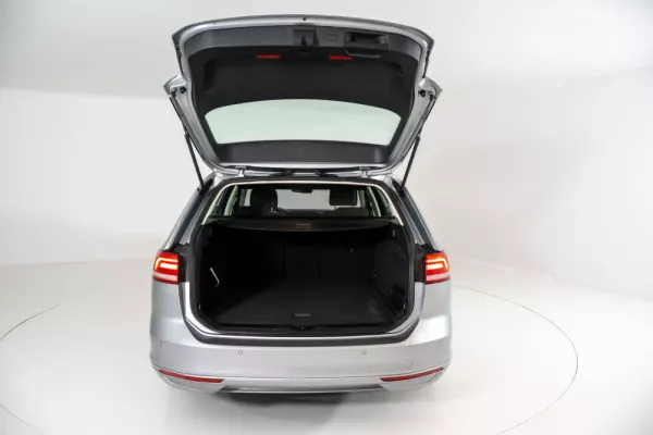 Volkswagen Passat Variant 2.0 TDi Confortline DSG 16