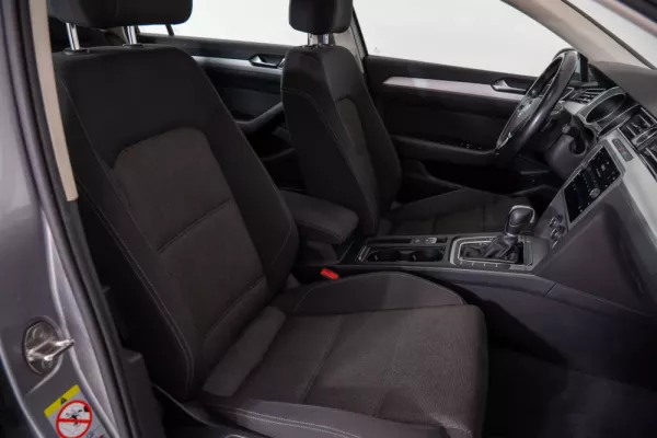 Volkswagen Passat Variant 2.0 TDi Confortline DSG 19