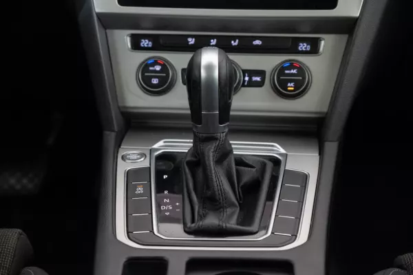 Volkswagen Passat Variant 2.0 TDi Confortline DSG 30