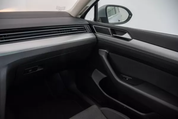 Volkswagen Passat Variant 2.0 TDi Confortline DSG 32