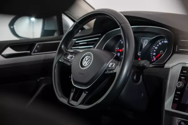 Volkswagen Passat Variant 2.0 TDi Confortline DSG 36