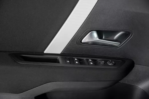 Citroën C4 1.2 Hybrid Plus e-DSC6 21