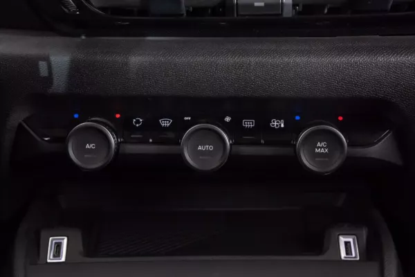 Citroën C4 1.2 Hybrid Plus e-DSC6 33