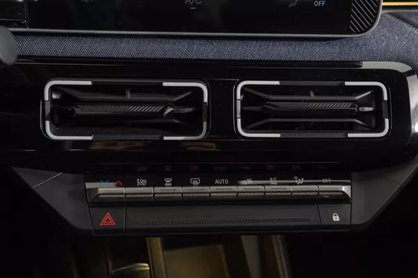 Renault 5 E-Tech 52 kWh Techno Autonomia Conforto 31