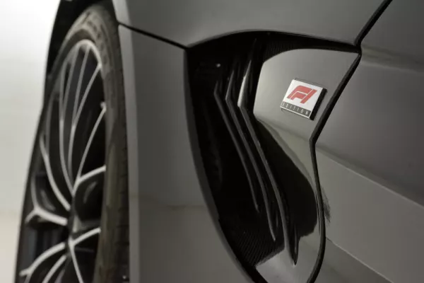 Aston Martin Vantage Roadster V8 F1 Edition 9