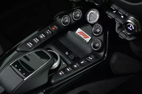 Aston Martin Vantage Roadster V8 F1 Edition 29