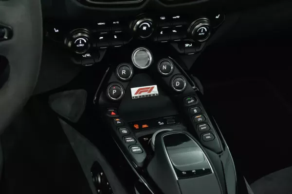 Aston Martin Vantage Roadster V8 F1 Edition 36