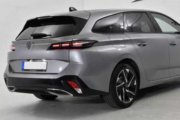 Peugeot 308 SW 1.2 PureTech Allure Pack EAT8 12