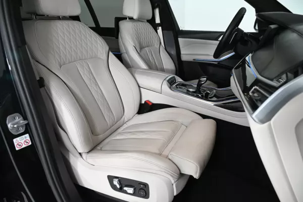 BMW X7 M50i 15
