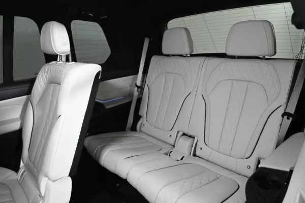 BMW X7 M50i 16