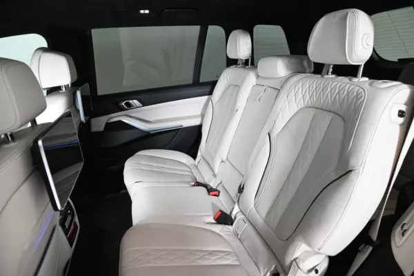 BMW X7 M50i 17