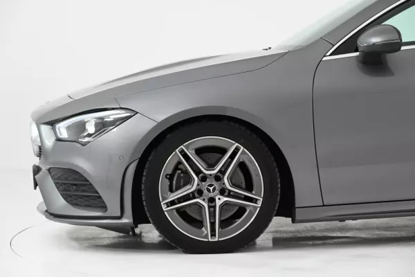 Mercedes-Benz CLA 200 d Shooting Brake AMG Line Aut. 12