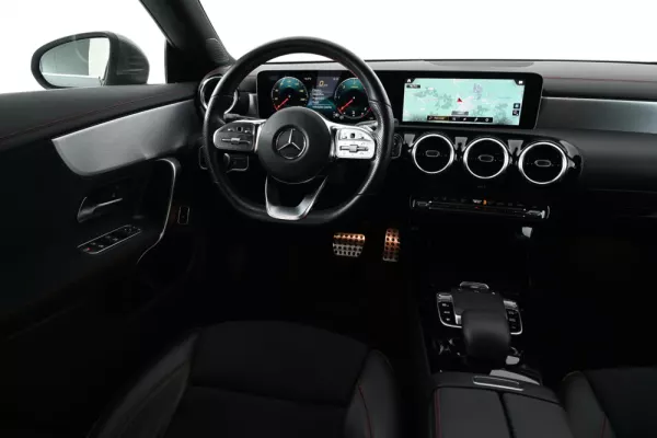 Mercedes-Benz CLA 200 d Shooting Brake AMG Line Aut. 13