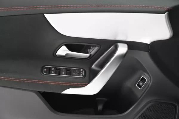 Mercedes-Benz CLA 200 d Shooting Brake AMG Line Aut. 20