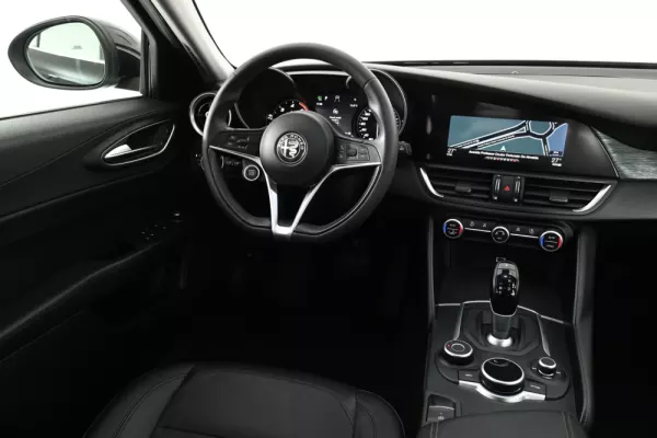 Alfa Romeo Giulia 2.2 D Ti AT8 13