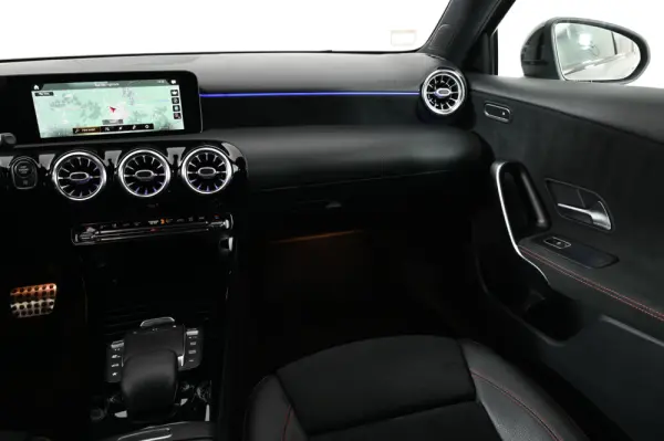 Mercedes-Benz A 180 d AMG Line Aut. 17