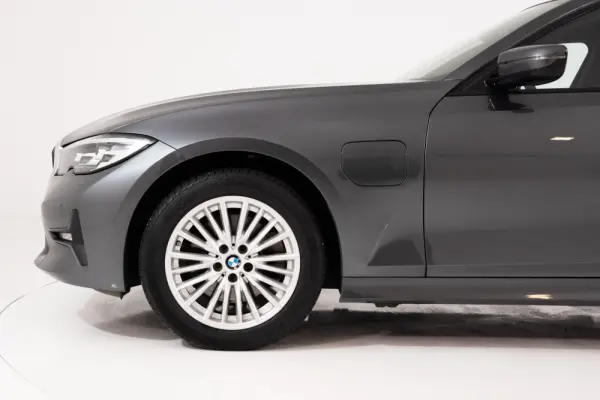 BMW 320 e Corporate Edition Auto 13