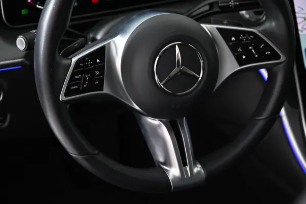 Mercedes-Benz C 300 e Avantgarde 15