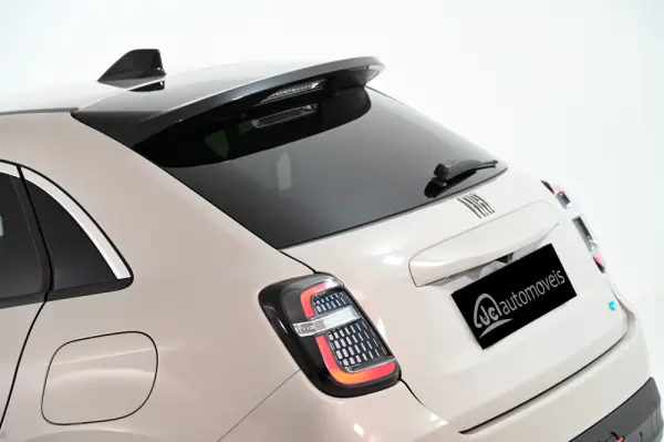 Fiat 600e 54 kWh La Prima 12