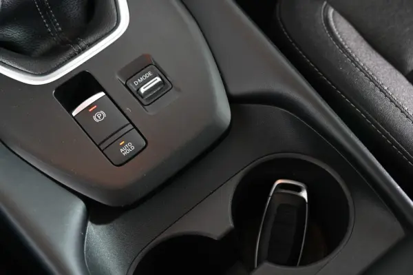 Nissan Qashqai 1.3 DIG-T N-Connecta 25