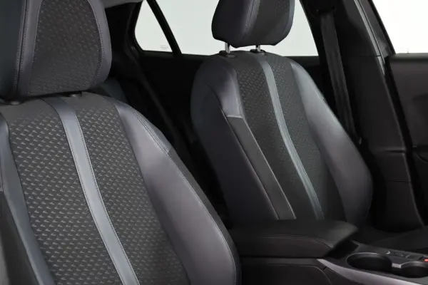 Peugeot 2008 1.2 PureTech Allure Pack 21