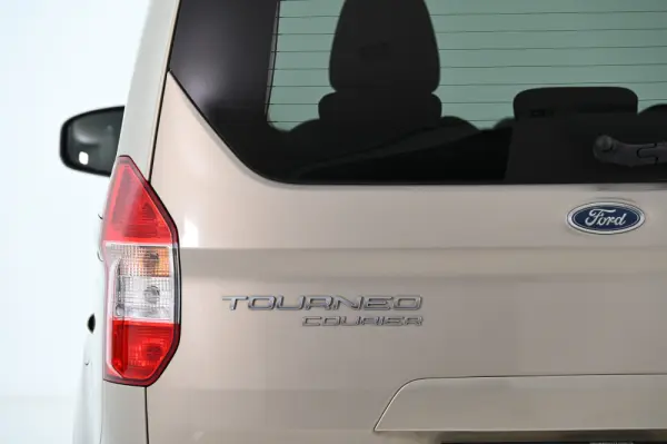 Ford Tourneo Courier 1.0 EcoBoost Titanium 10