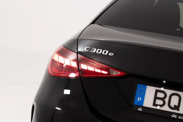 Mercedes-Benz C 300 e AMG Line 13