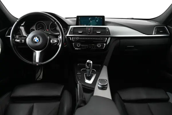 BMW 318 d Pack M Auto 3