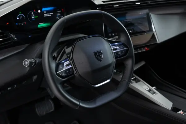 Peugeot 308 1.6 Hybrid Allure e-EAT8 26