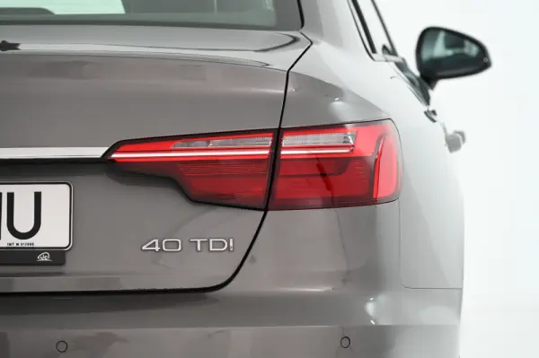 Audi A4 40 TDI S tronic 10