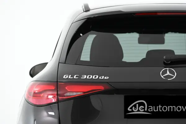 Mercedes-Benz GLC 300 de 4Matic 10