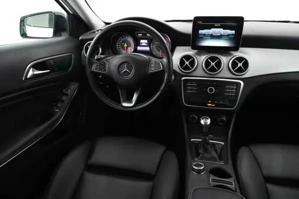 Mercedes-Benz GLA 180 d AMG Line 14