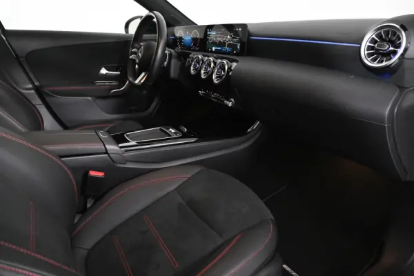 Mercedes-Benz A 200 Outro 15