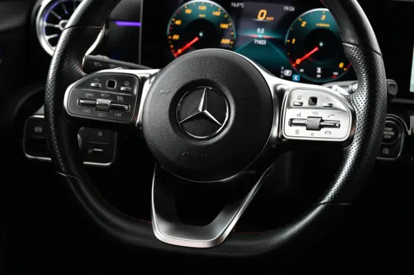 Mercedes-Benz A 180 d AMG Line Aut. 13