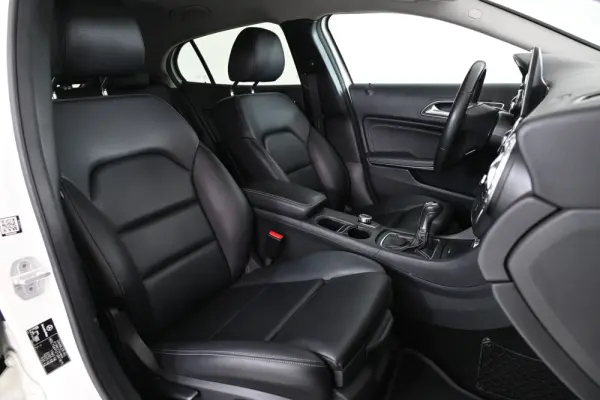 Mercedes-Benz GLA 180 d AMG Line 4