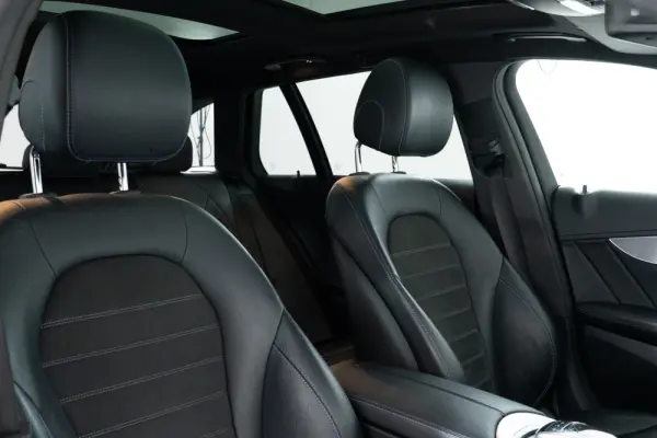 Mercedes-Benz C 300 e AMG Line 32