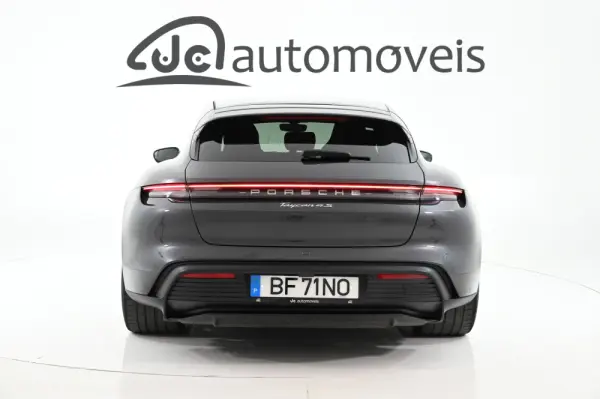 Porsche Taycan Sport Turismo 4S 8