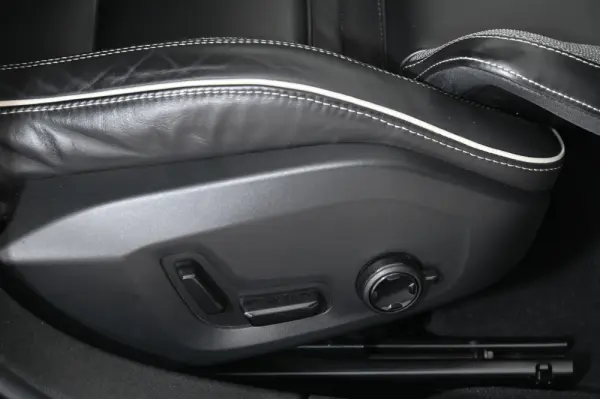 Volvo S60 2.0 T8 PHEV Polestar AWD 28