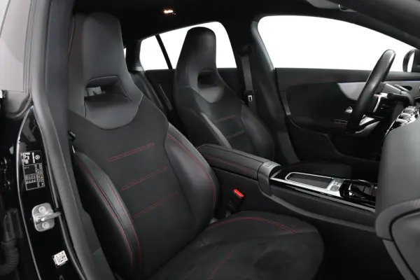 Mercedes-Benz CLA 200 d Shooting Brake AMG Line Aut. 4