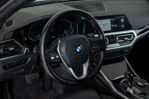 BMW 320 e Corporate Edition Auto 17