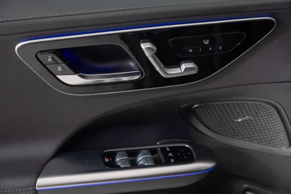 Mercedes-Benz C 300 e AMG Line 27