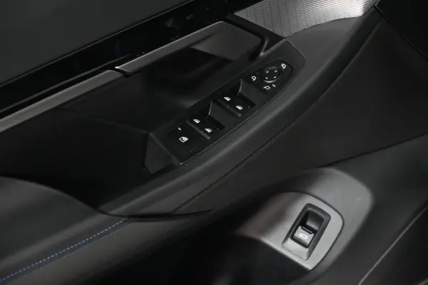 BMW 530 e Pack Desportivo M 25
