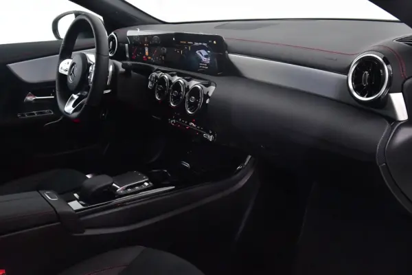 Mercedes-Benz CLA 180 d Shooting Brake AMG Line Aut. 13