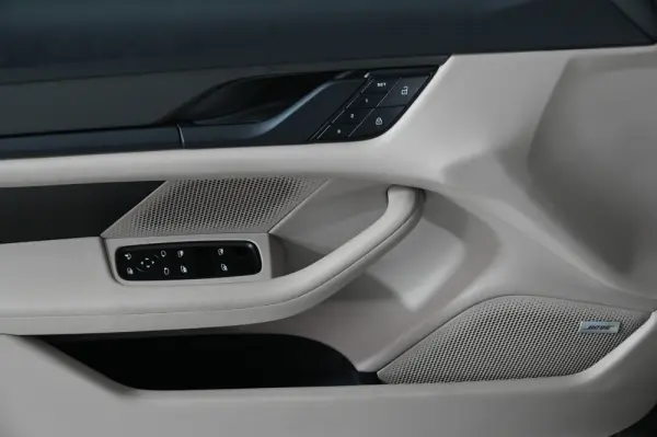 Porsche Taycan Sport Turismo 4S 34