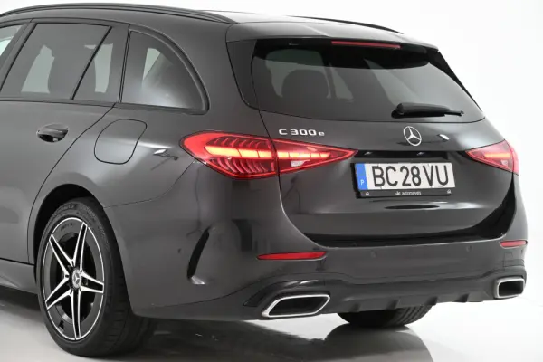 Mercedes-Benz C 300 e AMG Line 11