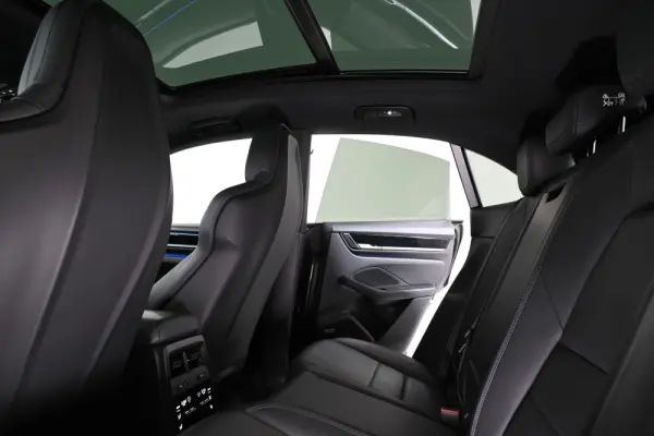 Porsche Macan Electric 4 20