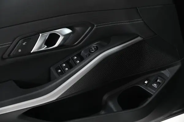 BMW 320 e Auto 33